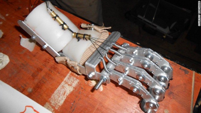 The first prototype for e-NABLE hands