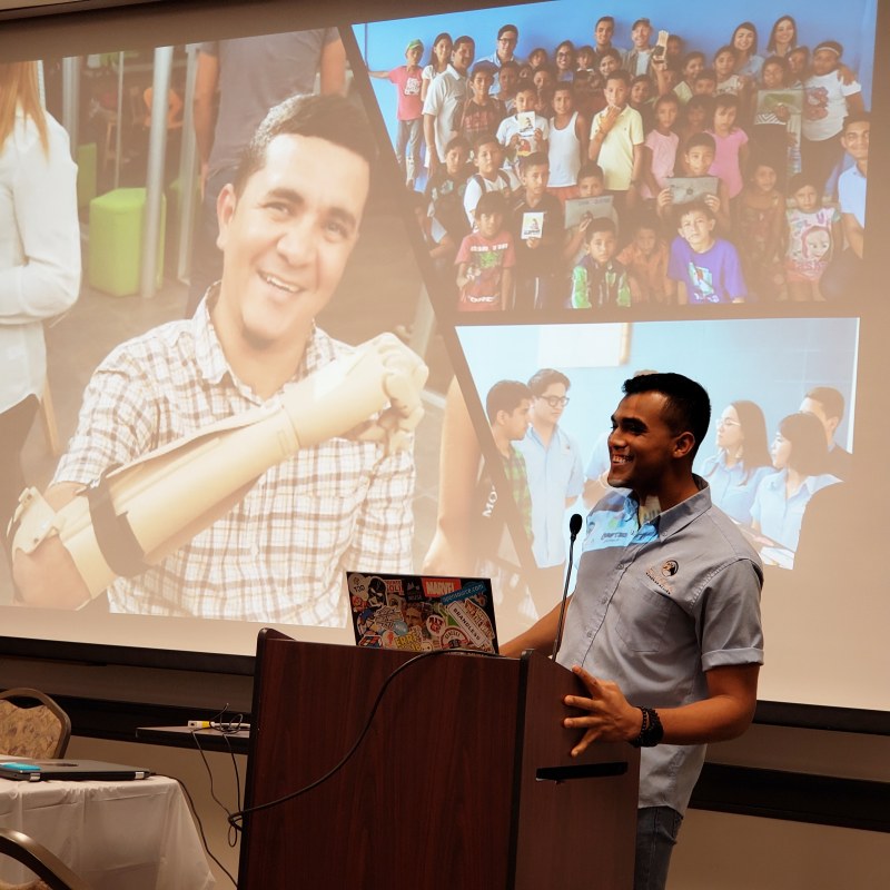 e-NABLE Volunteer Melvin Cruz giving a presentation at Enablecon 2019